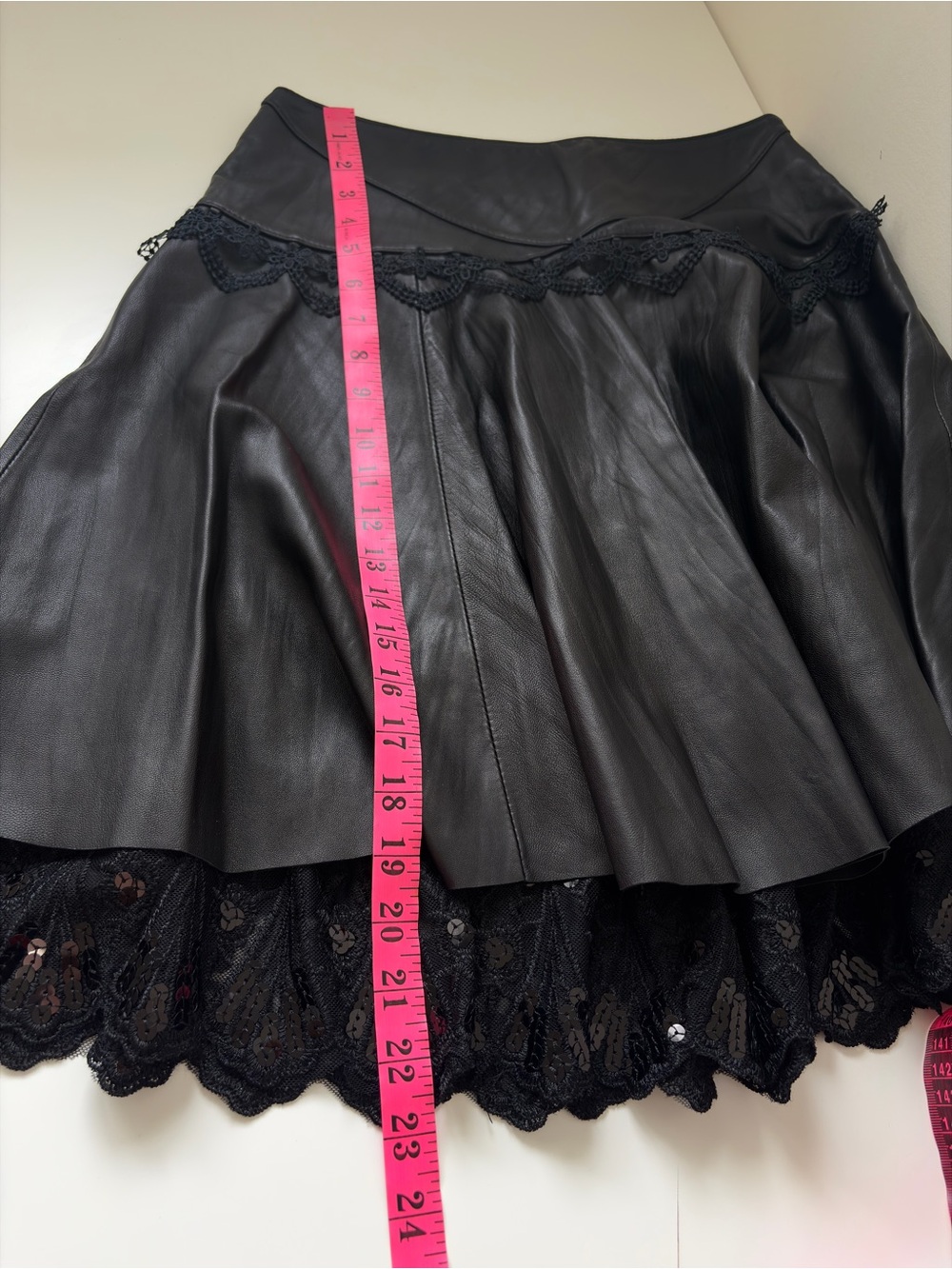 Danier Genuine Leather Black Lace-Trim Skirt – Size 4 - Picture 8 of 8